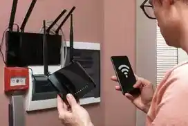wifi-support-1-compressed a man providing home wifi support and home network support